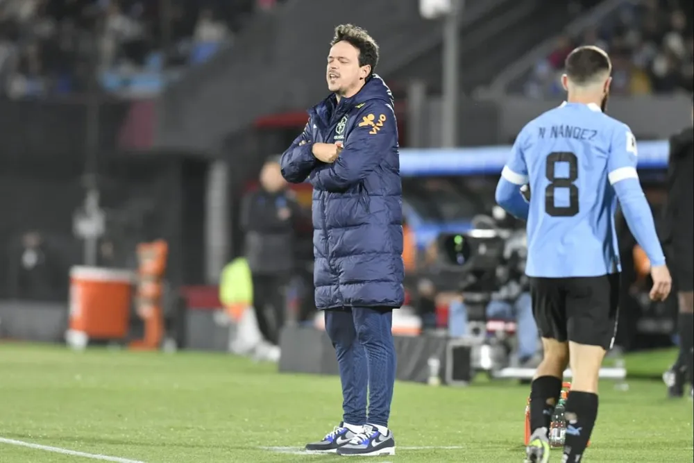 Fernando Diniz en el partido entre Uruguay y Brasil que ganaron los celestes