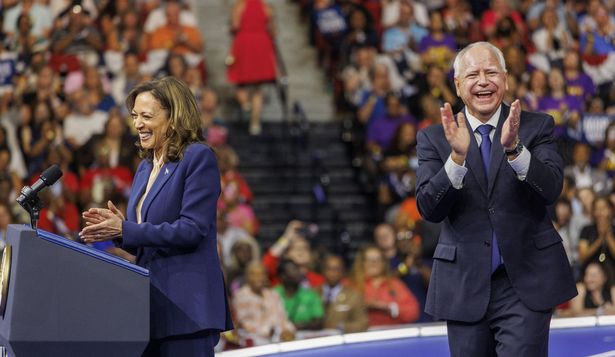 Kamala Harris y Tim Walz en su primer acto de campaña juntos en Philadelphia, el 6 de agosto 