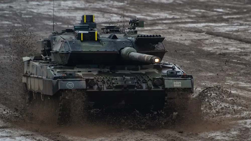 Uno de los tanques Leopard 2A6 entregados por Alemania a Ucrania.