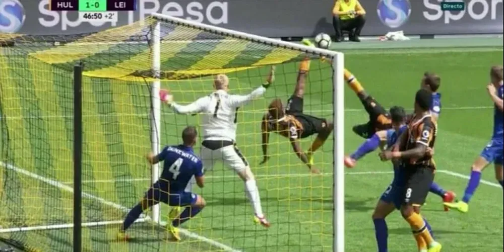 Gol de chilena de Abel para Hull