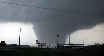 Un tornado a punto de azotar Tuscaloosa, Alabama