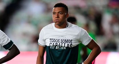 Mbappé con la camiseta en apoyo a Ceuta a medio coloca. EFE