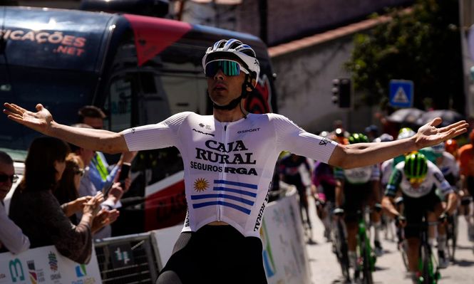 Thomas Silva y su festejo en el G.P. Beiras e Serra da Estrela de Portugal
