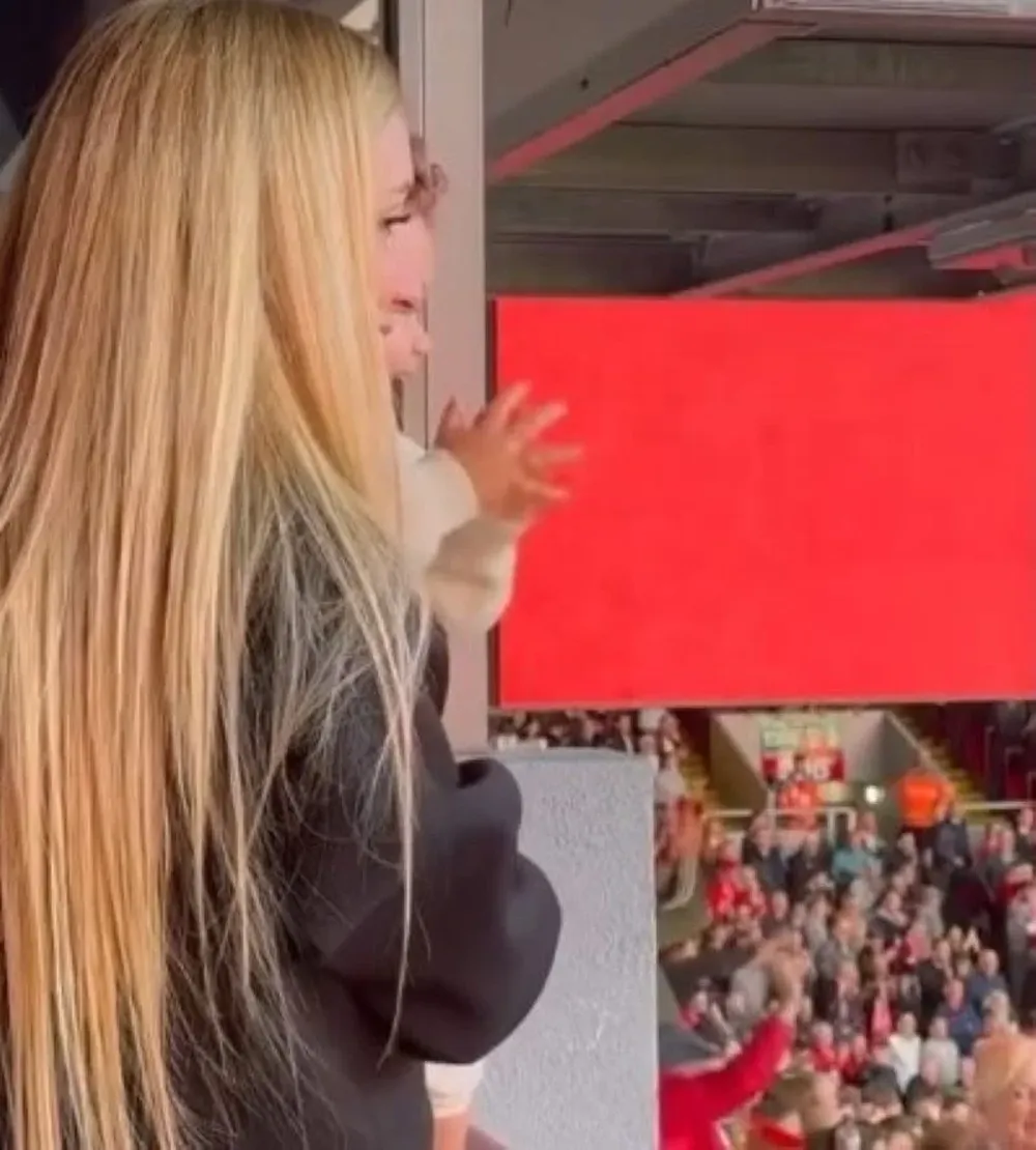 La esposa de Darwin Núñez y su hijo, celebraron un nuevo gol del uruguayo para Liverpool