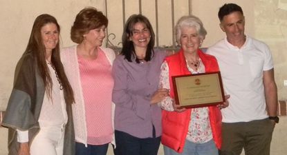 Pablo Peirano junto a su mamá y sus hermanas tomó parte de un homenaje a su papá