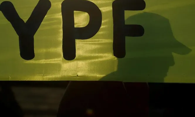 Repsol amenaza a quienes quieran invertir en YPF
