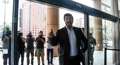 Fernando Pereira entrando a Torre Ejecutiva. Archivo