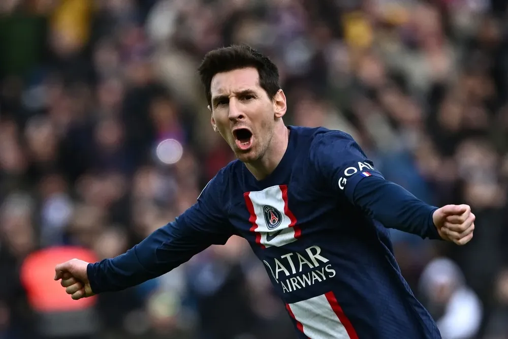 El festejo de Messi en el final del partido que le dio el triunfo a Paris Saint-Germain