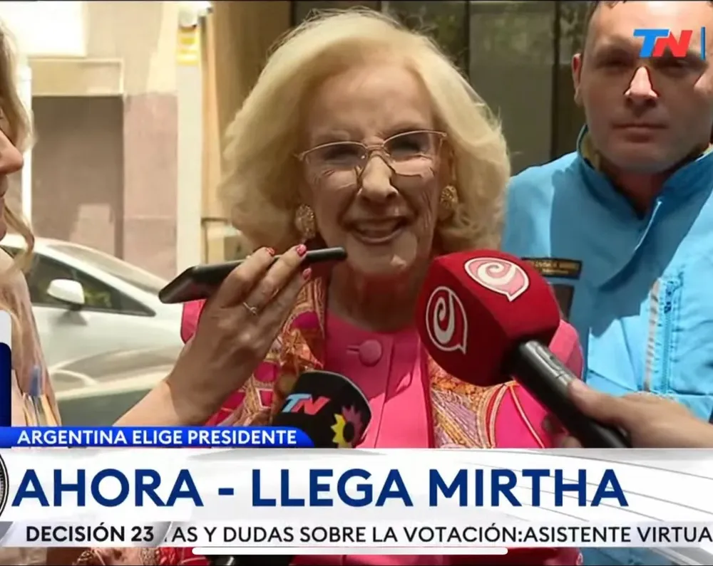 Votó Mirtha.