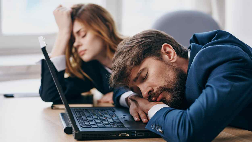 Las pantallas y la televisión, entre los factores que alteran las horas de descanso.