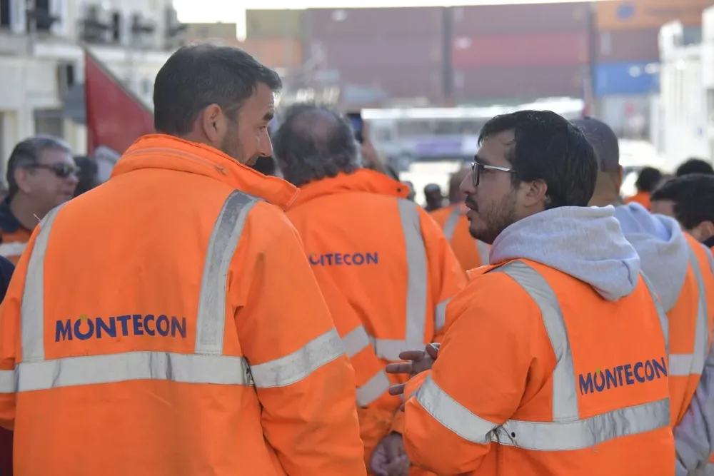 Movilización de los trabajadores de Montecon frente al Ministerio de Trabajo, tras el anuncio de los 150 despidos