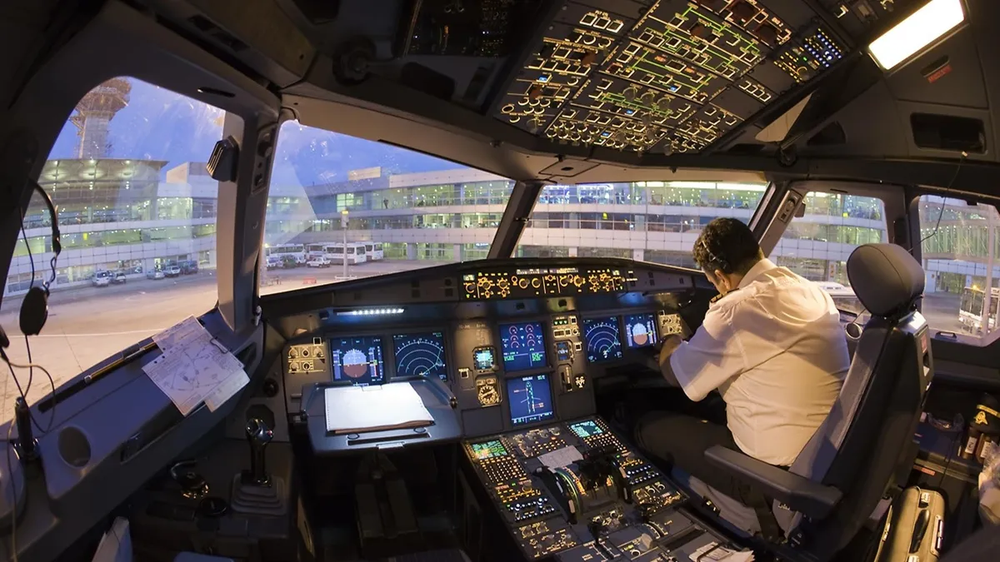 El piloto fue al baño y el copiloto se desmayó, cómo fue el misterioso vuelo rumbo a Sevilla.