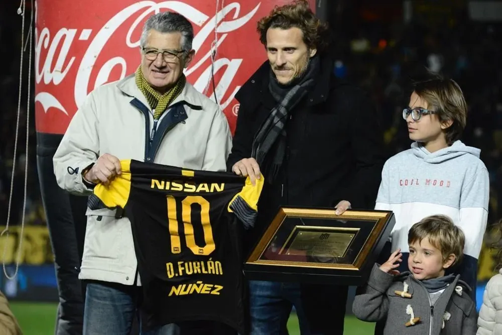 El homenaje de Peñarol a Diego Forlán