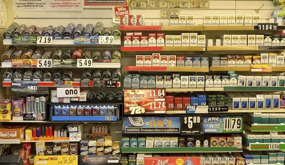 EEUU - Vista de paquetes de tabaco expuestos en una tienda de Nueva York