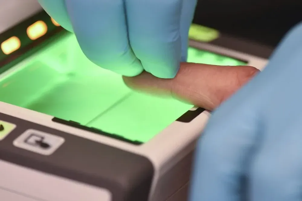 Corte Electoral implementará plan piloto para el escaneo de huellas dactilares