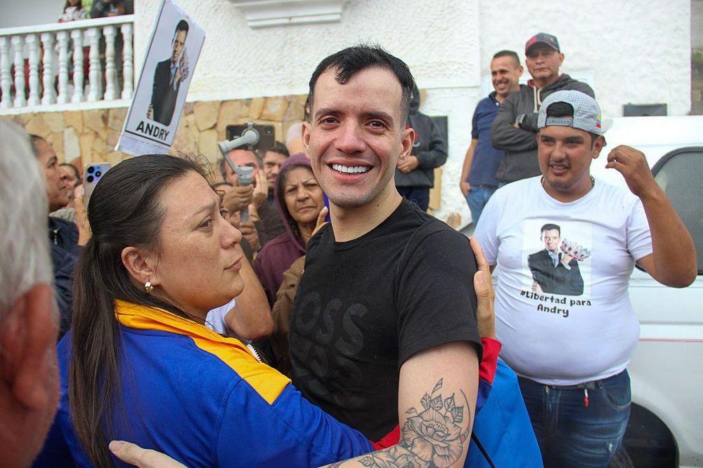 Andry Hernández al llegar a Capacho, su pueblo en Los Andes venezolanos, tras ser liberado.