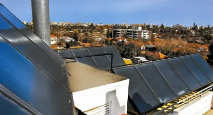 Plan energético incluye alumbrado LED, autos eléctricos y taxis a gas