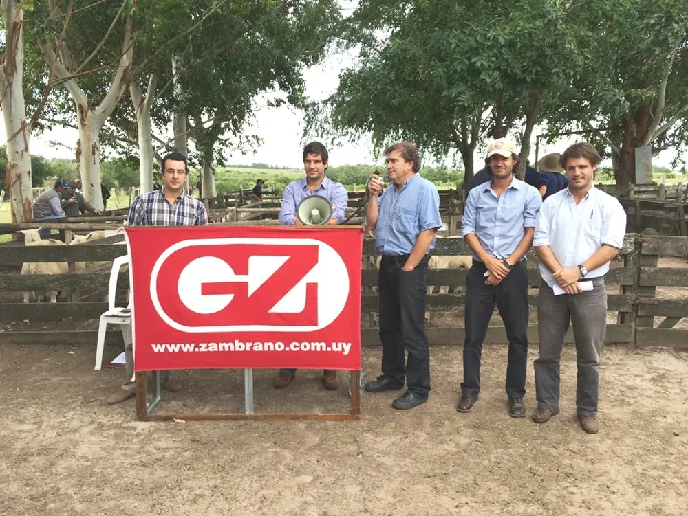 Integrantes de Zambrano & Cía con Andrés Ganzábal, de INIA