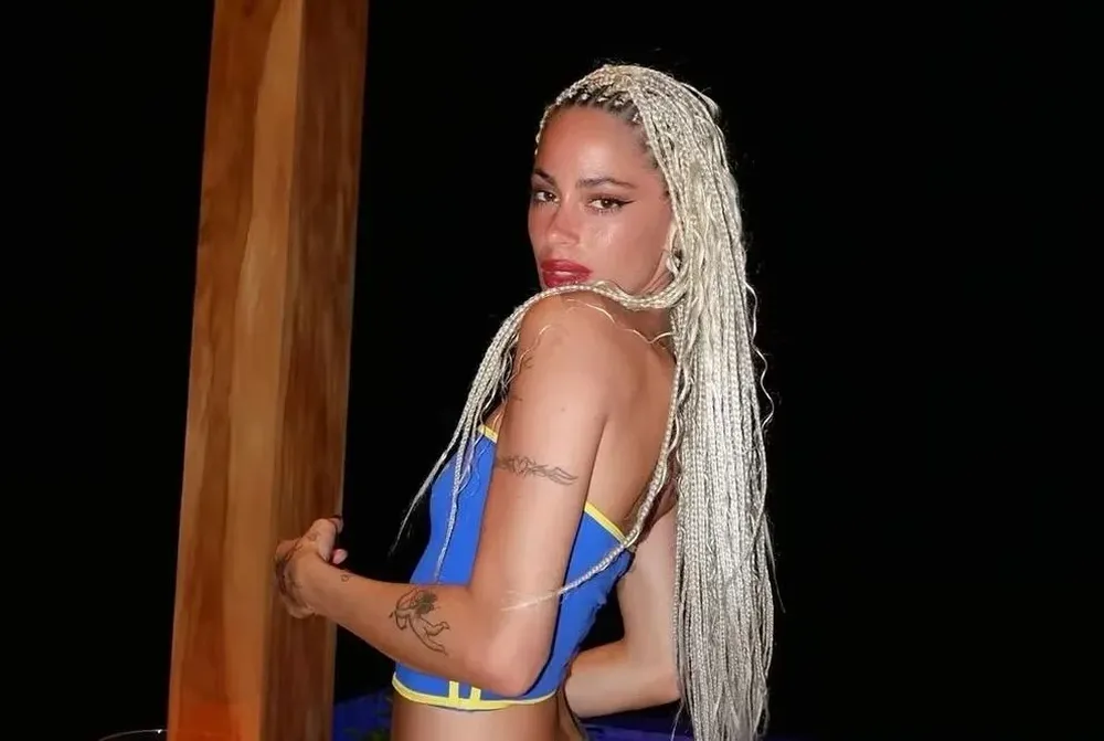 Microbikinis y trenzas: los looks de Tini Stoessel en sus vacaciones