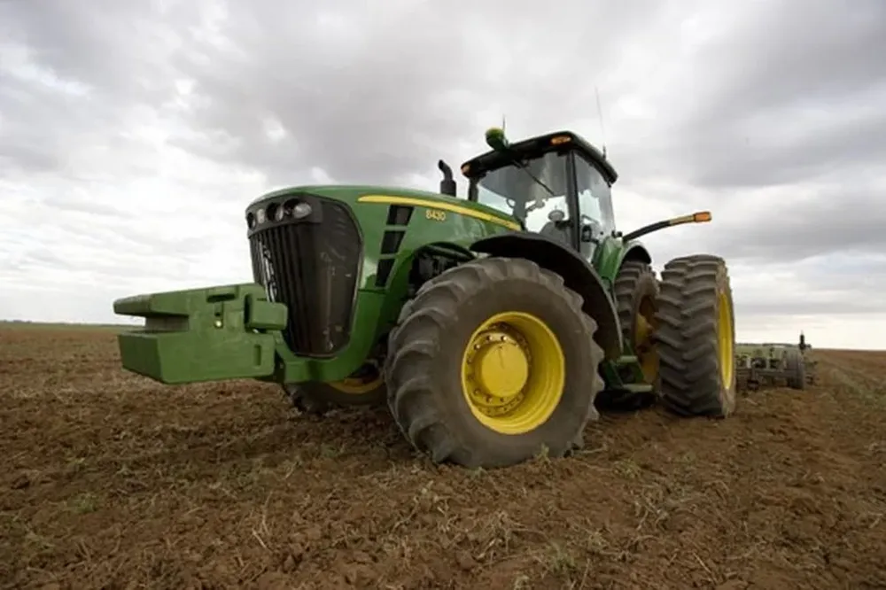 El precio de los combustibles impacta entre otros usos en las tareas de la maquinaria agrícola y del transporte