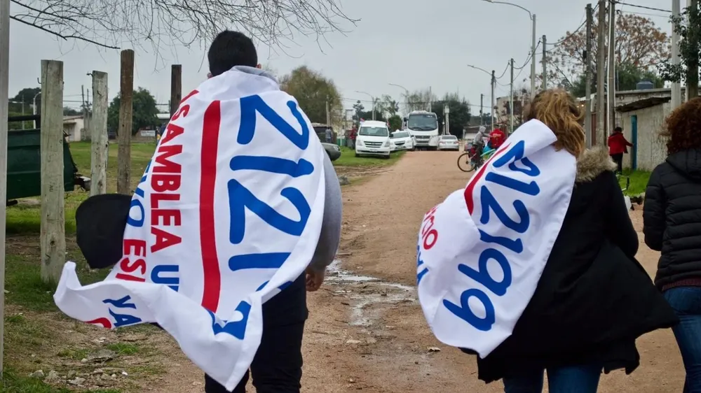 Archivo, militantes de Asamblea Uruguay en campaá