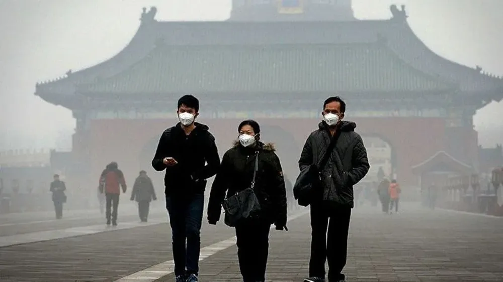 En Beijing es común tener que usar barbijo por la gran polución ambiental.