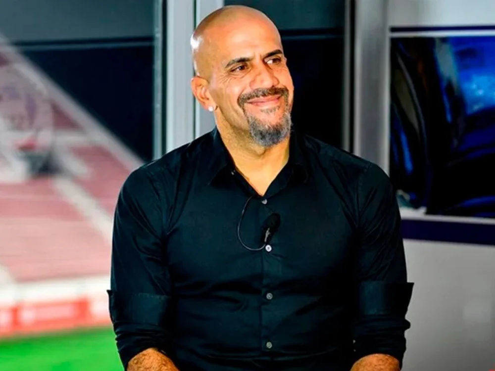 Verón firmó un preacuerdo con el ex dueño del Liverpool para una inversión de entre 150 y 400 millones de dólares.