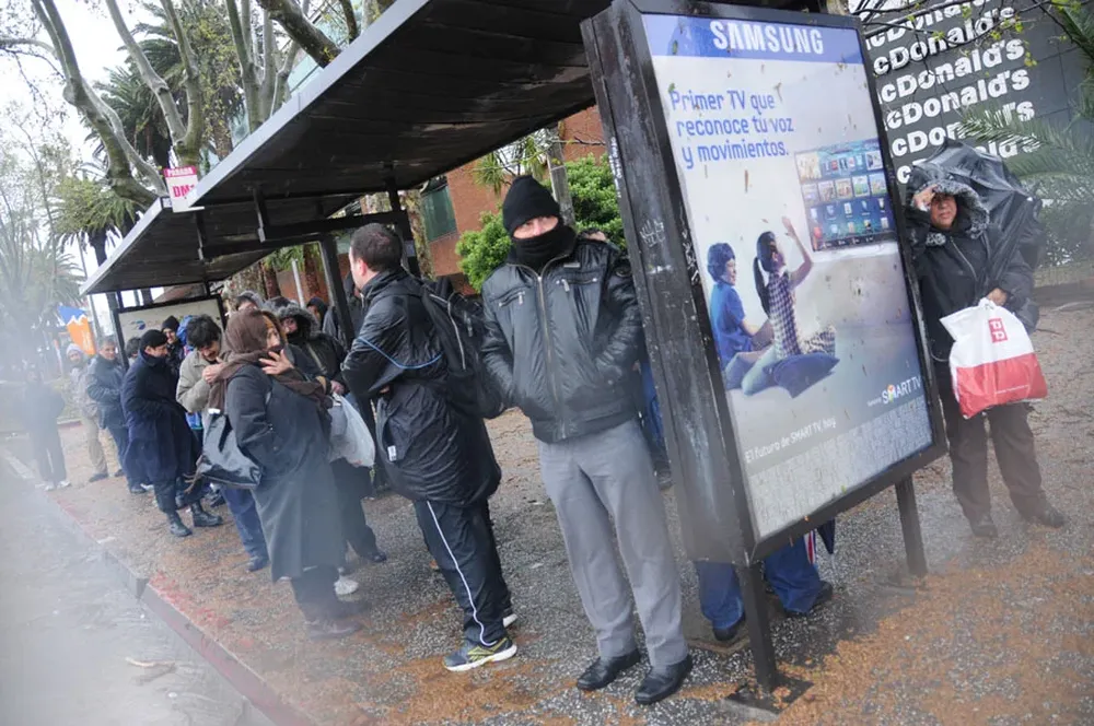 Archivo, paradas de ómnibus en el día del temporal. La Intendencia de Montevideo licita la explotación publicitaria de sus soportes.&nbsp;
