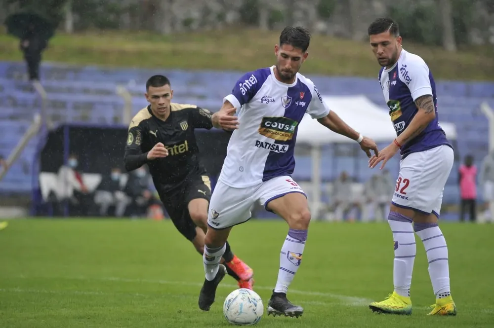 Facundo Torres sobre el final del primer tiempo