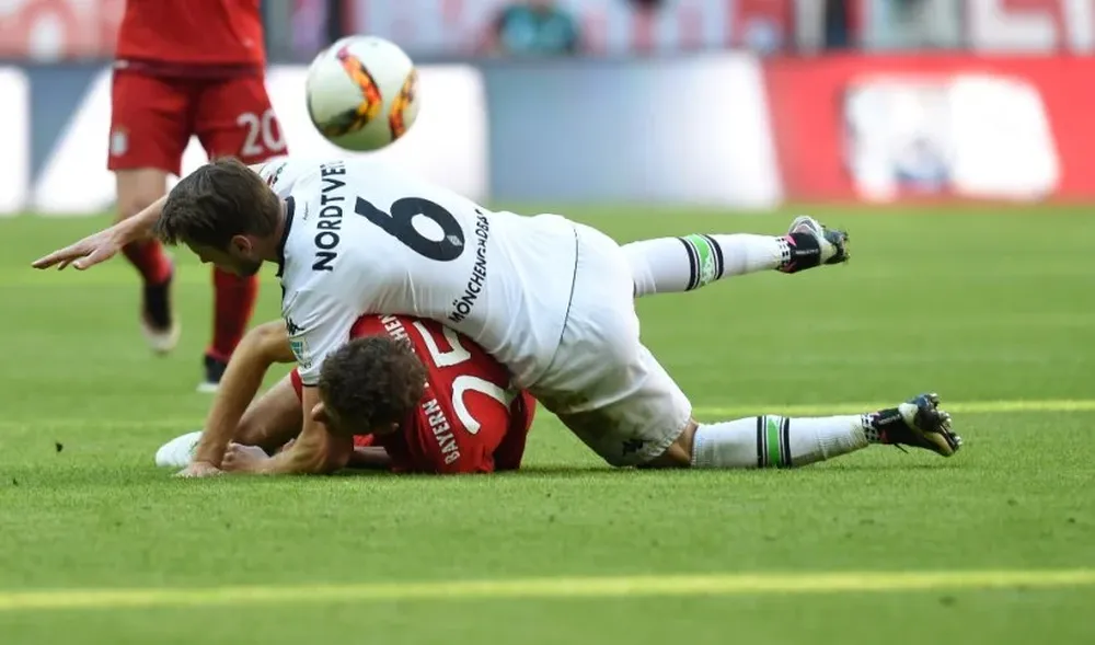 Borussia Mönchengladbach empató ante Bayern Múnich que deberá esperar una semana para lograr el título de Bundesliga