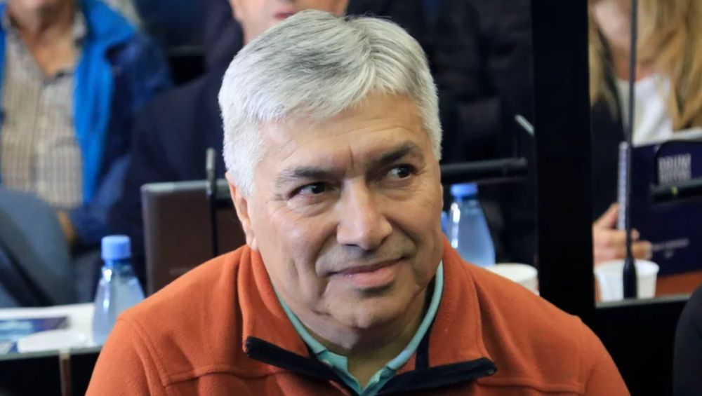 Lázaro Báez, quien está doblemente condenado, factura desde la cárcel.