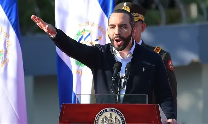 El presidente Nayib Bukele lanzó su candidatura a la reelección, pese a que la Constitución lo prohíbe
