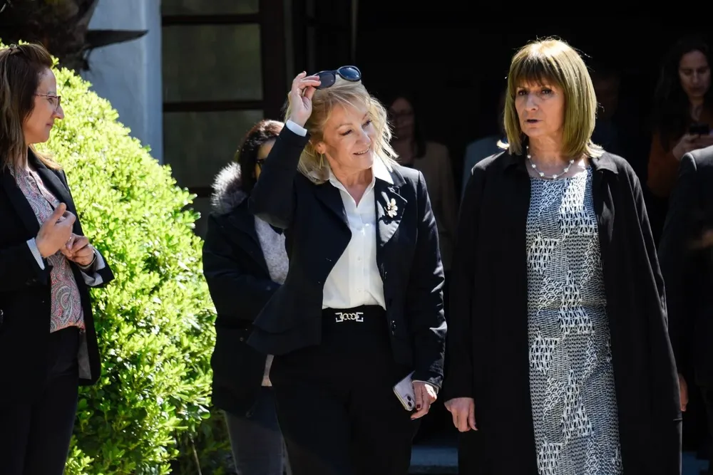 Carolina Cosse junto a la secretaria general de la IM, Olga Otegui. Archivo