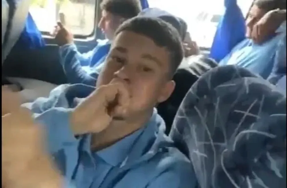 Matías Abaldo con la trompeta invisible