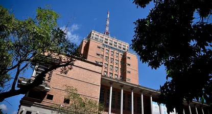 La tarea se desempeña en jornadas de 30 horas semanales en régimen de cinco días de labor