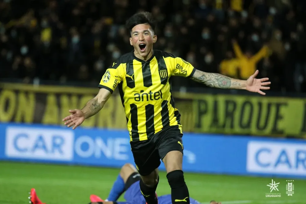 Sus primeros goles con Peñarol