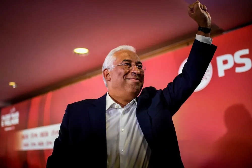 Su Partido Socialista (PS) superó las previsiones y obtuvo 117 de los 230 escaños legislativos, una mayoría absoluta que le permitirá a Costa cumplir su anhelo de gobernar en solitario