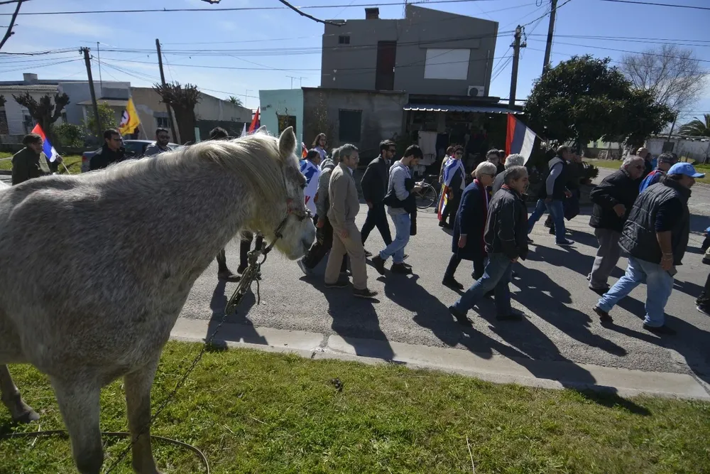 Archivo, recorrida del Frente Amplio por Delta del Tigre durante la campaña de 2019