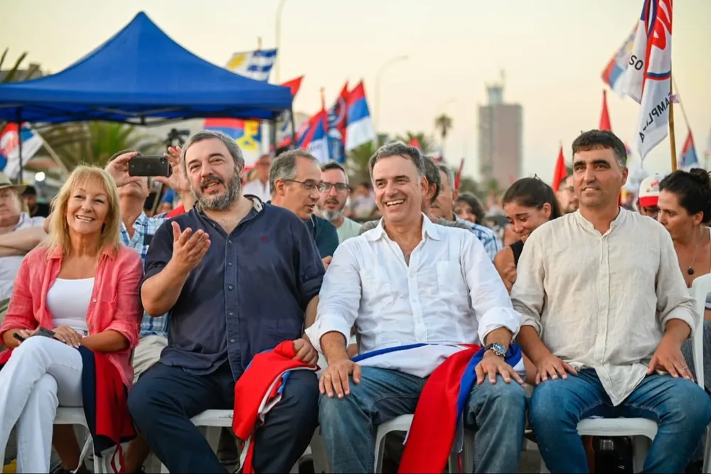Los cuatro precandidatos frenteamplistas en el evento de La Paloma