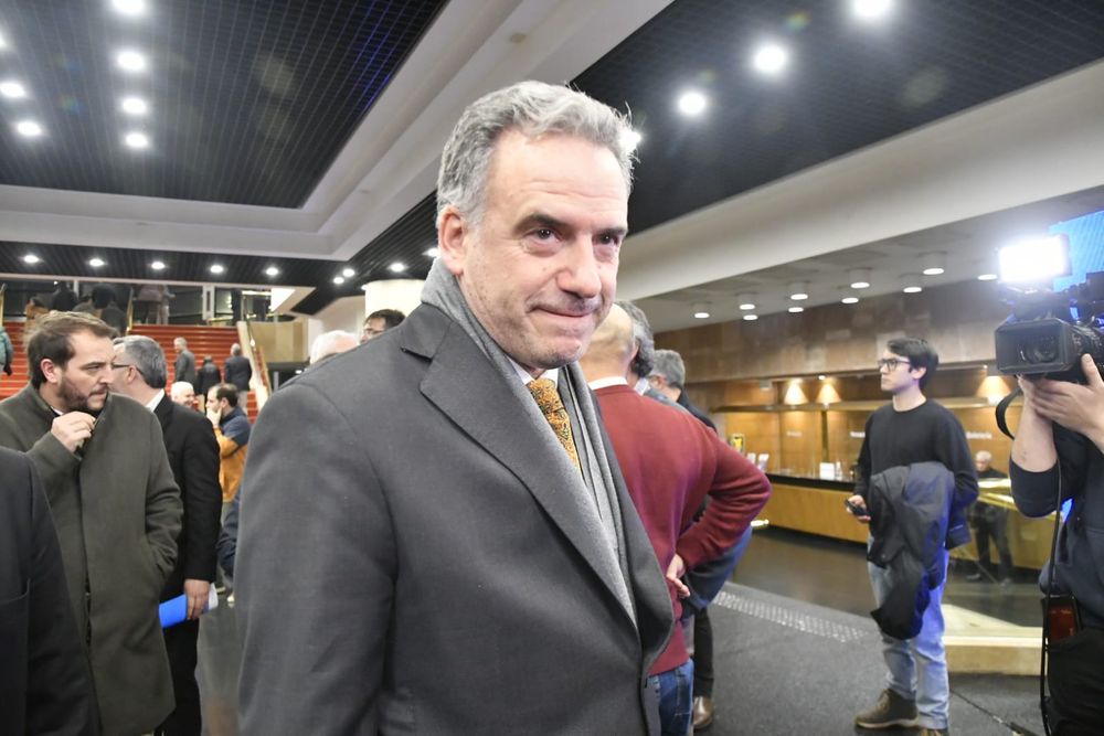 Yamandú Orsi en el Auditorio Adela Reta por la convocatoria del Diálogo Social