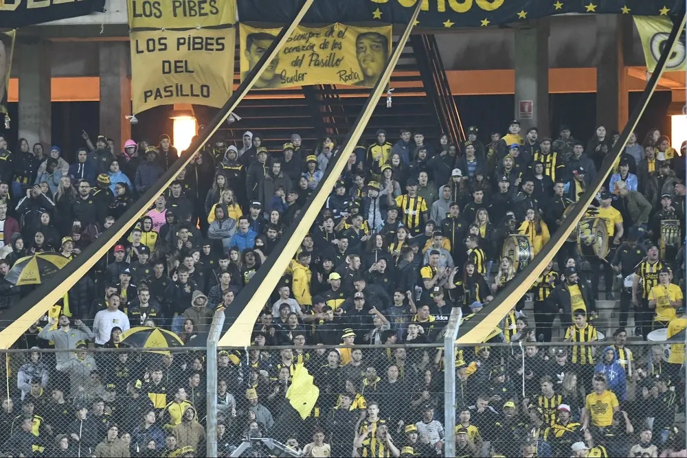 Peñarol busca la posibilidad de que haya hinchas en el Estadio Campeón del Siglo en la revancha ante Sporting Cristal el 18 de agosto
