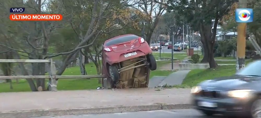 Así quedó uno de los autos chocados