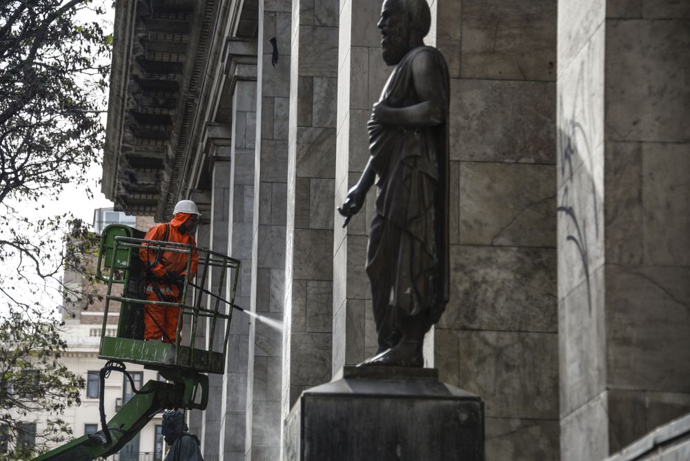 20240906 Limpieza y reacondicionamiento de la fachada de la Biblioteca Nacional. IG