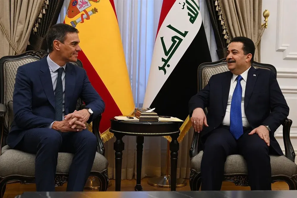 El presidente del Gobierno, Pedro Sánchez, y el primer ministro de Irak, Mohammed Shia al-Sudani, durante durante la reunión que han mantenido en Bagdad