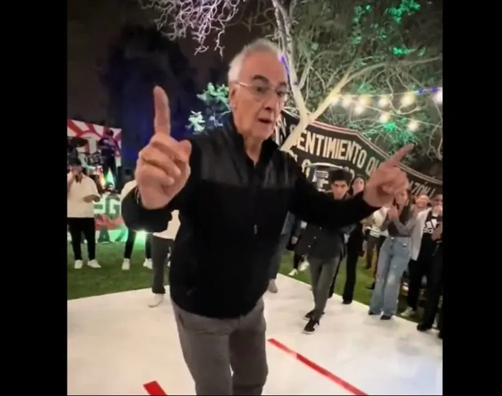 Jorge Fossati en el festejo de Universitario