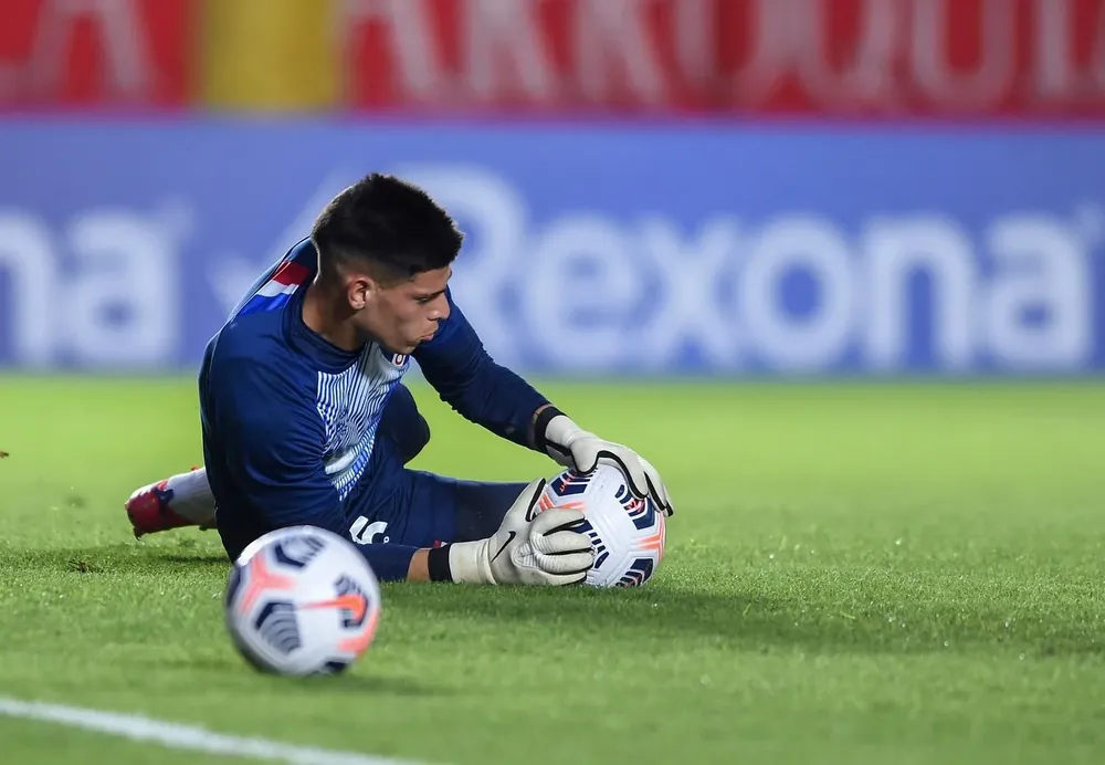 Guillermo Centurión suma tres partidos oficiales en Primera división