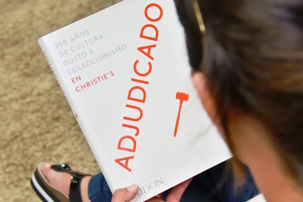 Adjudicado es un buen libro principalmente para coleccionistas y amantes del arte