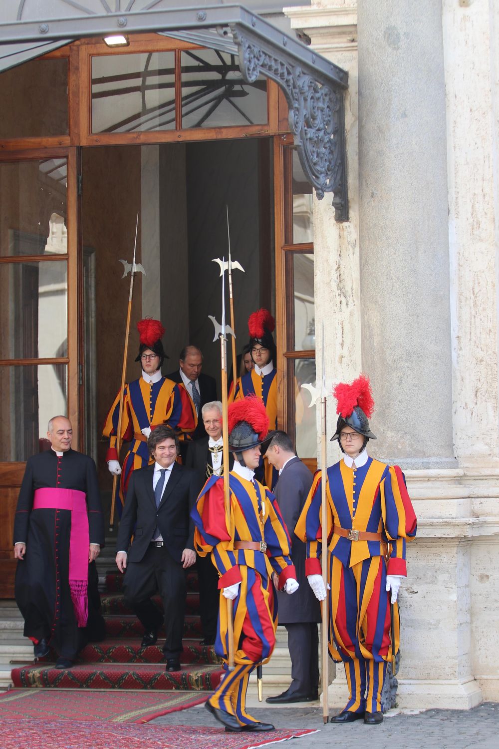 Milei en el Vaticano.jpg