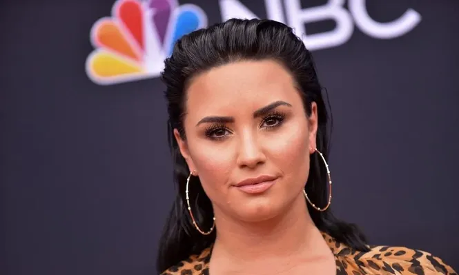 Demi Lovato se identifica como una persona no binaria