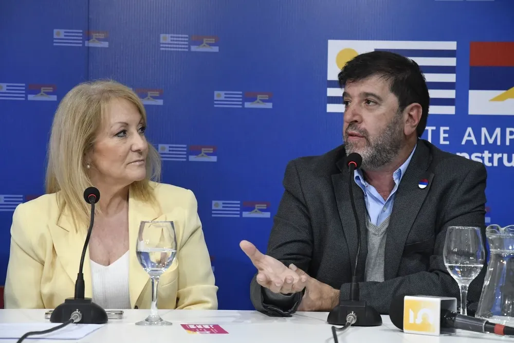 Archivo. La intendenta de Montevideo, Carolina Cosse, y el presidente del FA, Fernando Pereira